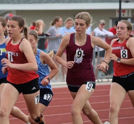 Both Grace Nore (#7) and Alexis Pedro (#7) had big days at the district meet placing 5th and 6th respectively.