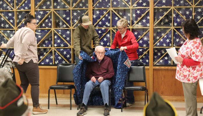Royce E. Garret (seated) was presented his Quilt of Valor by Denise Cook, Connie Schindel, Gracin Connelly and Michelle Neidhardt.