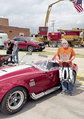 Smoke n’ Chrome Car Show held despite damp weather